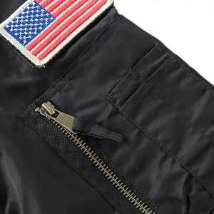 Chaqueta Bomber Negra para Hombre con Parche de Bandera Americana, Cortavientos, Transpirable, Cuello Mao, Cierre de Cremallera de Nailon, Ajuste Regular, Estilo Moto, Invierno - Product Image 4