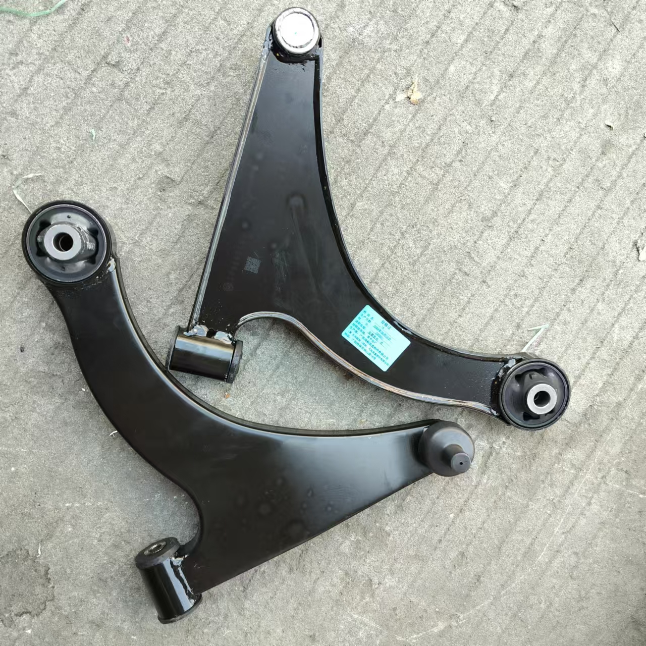 Lower Control Arm  the Front Lower Swing Arm of the Car Is Suitable for Wuling Hongguang Auto Parts Image 3