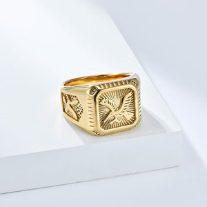 Anillo de acero inoxidable estilo punk hip-hop con diseño de águila para hombre, muy vendido en Europa y América, elegante y único, de titanio y acero con baño de oro de 18K. - Product Image 3