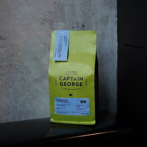 Bolsa de café negro Captain George, tipo stand-up, laminada con BOPP, sellado térmico, apta para alimentos - Product Image 5