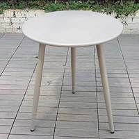 Une variété de combinaisons de tables en acier au carbone et de chaises en PVC peuvent être sélectionnées pour les tables et chaises d'extérieur dans les cafés de balcon.