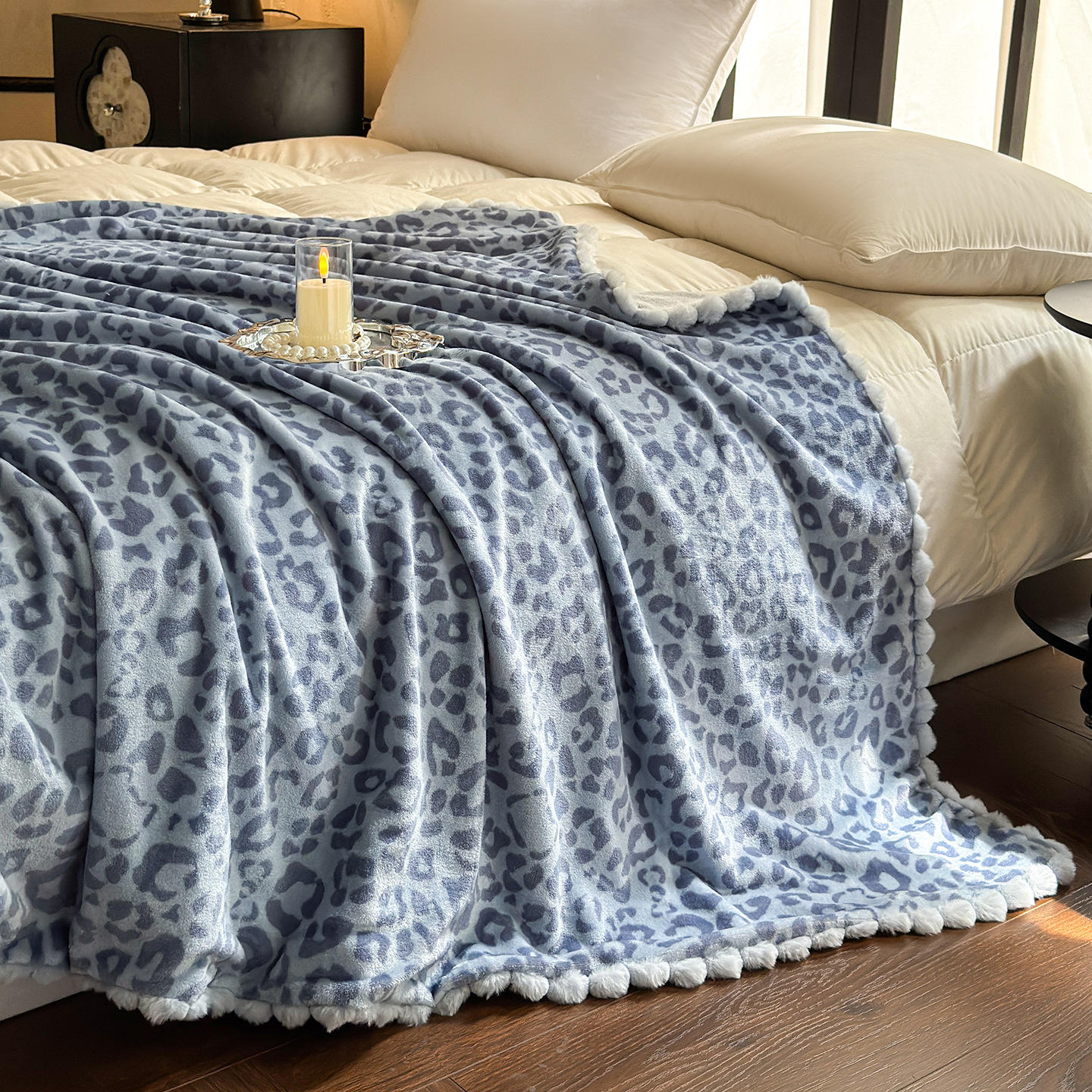 Velours de lait double épaisseur bleu Peekaboo