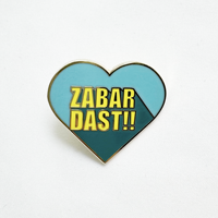 2024 conception personnalisée en alliage de Zinc métal artisanat Badges fer matériel teint noir émail doux épingles à chapeau avec embrayage papillon