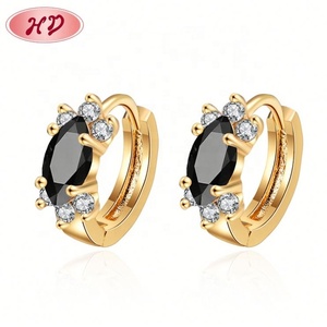 Pendientes de Aro con Circonita Cúbica Negra Chapados en Oro para Mujer, Pendientes Pequeños con Incrustaciones de Cristal Ovalado - Product Image 1