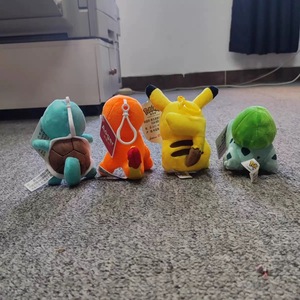 Llavero de peluche clásico de Pokémon de 4 pulgadas, con lindos Pikachu, Squirtle, Bulbasaur y <span class=keywords><strong>Charmander</strong></span>, colgante para <span class=keywords><strong>mochila</strong></span> y muñeco de máquina de garras - Product Image 4