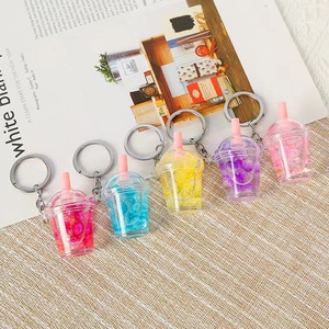 Porte-clés pendentif en résine en forme de gobelet à paille, portable, cadeau pour étudiants et couples, accessoire de sac, jouet pour vendeurs de rue, promotion d'événements - Product Image 1