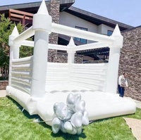 Vente flash : château gonflable blanc 4x4x3,5m, capacité 300kg, 4-6 personnes, installation facile pour mariage et usage commercial