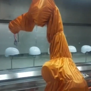 Bras automatique de robot de pulvérisation de <span class=keywords><strong>peinture</strong></span> de casque, robot de <span class=keywords><strong>peinture</strong></span> automatique <span class=keywords><strong>pour</strong></span> casques avec ligne Coneyor et plateau tournant - Product Image 4