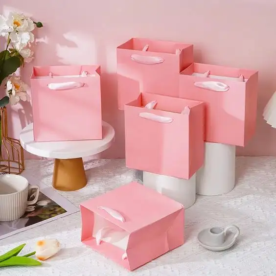 Custom Eco Friendly Pink Luxury Garment Clothes Sacos De Papel De Compras Boutique Saco De Presente Reciclável Com Fita corda