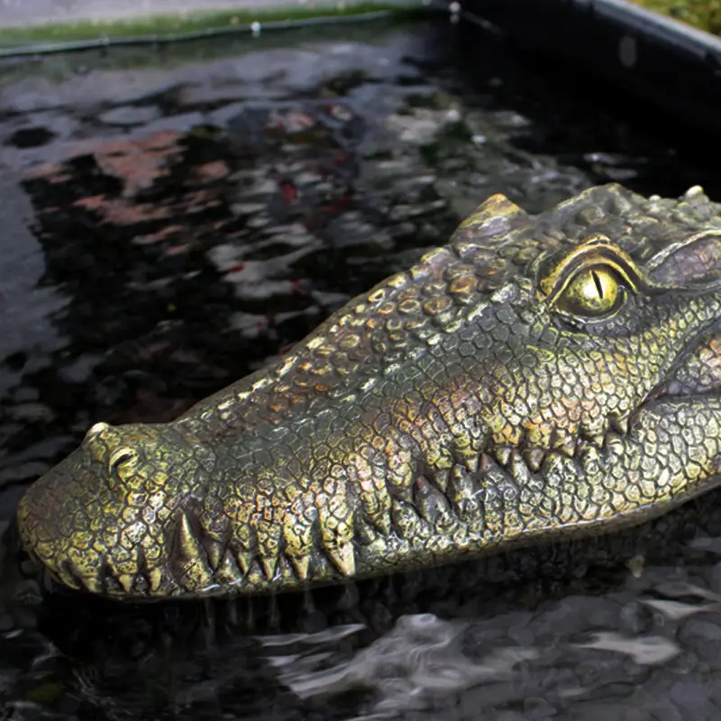 Spoofing Scary Decorations Outdoor Statue Crocodile for Swimming Pools Decorative Fish Ponds