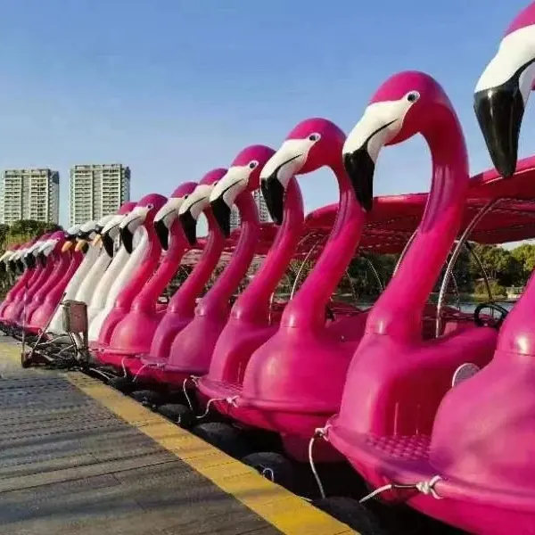 Taman air luar ruangan perahu listrik angsa flamingo dengan tur air