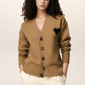 Cina OEM produttori di maglieria su misura da donna maglia Jacquard Intarsia lana marrone parigi <span class=keywords><strong>cuore</strong></span> Cardigan <span class=keywords><strong>maglione</strong></span> donna <span class=keywords><strong>con</strong></span> bottone - Product Image 1