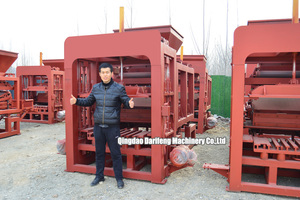 Machine à fabriquer des blocs <span class=keywords><strong>de</strong></span> <span class=keywords><strong>béton</strong></span>, des pavés, des briques creuses et pleines entièrement automatique qt12-15, provenant d'un fabricant chinois - Product Image 6