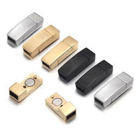 Composants de bijouterie OEM classiques avec logo personnalisé Fermoirs en métal Luxe Plaqué or Fibres fines Bracelet en cuir pour homme avec breloque