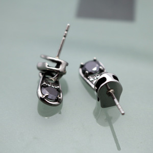 yunnique <b>Stud</b> <b>Earrings</b> Titanium Steel Zipper Head <b>Black</b> Diamond Claw Setting Fashion Jewelry - Product Image 1