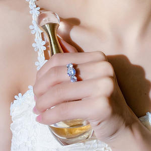 الأكثر مبيعًا خاتم خطوبة من الفضة الإسترلينية 8 من مويسانيتي 2 قيراط مجموع 4ct من ثلاثة أحجار - Product Image 5