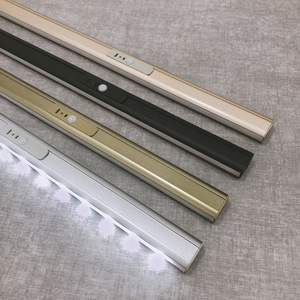 Veilleuse LED rechargeable personnalisable OEM Rails de suspension pour vêtements Tringles de placard pour suspendre les vêtements Lumière LED à détecteur de mouvement - Product Image 3