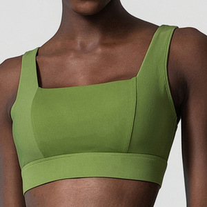 Venta al por mayor de retales acanalados cuello cuadrado acolchado fijo de una pieza ajustable yoga tops mujeres gimnasio fitness Sujetador deportivo - Product Image 3