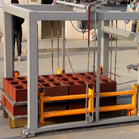 Machine de fabrication de blocs entièrement automatique QT15-15 pour blocs creux en béton et ciment