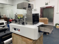 Conception compacte à grande vitesse 21/42/63Cm Machine d'impression à passage unique de largeur d'impression avec têtes d'impression 1/2/3 pour la petite production de démarrage