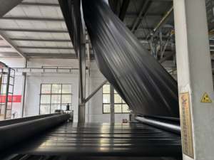 Geomembrana de HDPE de 1.5 mm Anti-UV Fácil de Instalar para Piscifactorías y Estanques, Prevención de la Contaminación de Aguas Subterráneas - Product Image 3