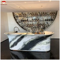Comptoirs de cuisine en marbre blanc Panda, armoires sur mesure, îlot en marbre cintré, table de bar, plan de travail pour villa