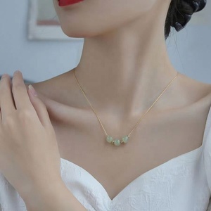 Collier personnalisé étanche avec symbole porte-bonheur, élégant, en acier inoxydable plaqué or 18 carats, chaîne à maillons, pendentif en jade vert, cadeau - Product Image 2