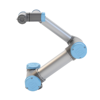 Petit bras robotique industriel UR5, robot collaboratif universel, robot automatique de préhension et de placement