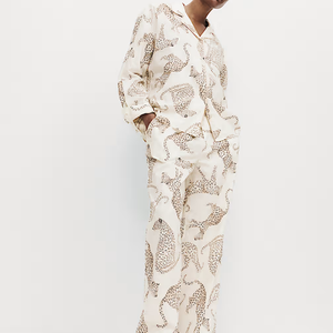 Ensemble de pyjama pour femmes, vêtements de détente personnalisés, vêtements de nuit, coton biologique, chemise imprimée léopard - Product Image 1
