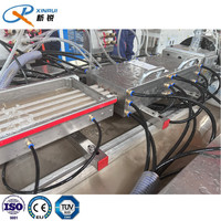 Machine de fabrication de panneaux à persiennes en PVC WPC Extrudeuse de plancher en PVC WPC Machine d'extrusion de panneaux muraux nano