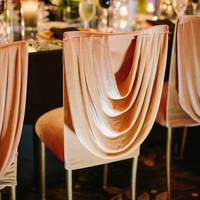 Housse de dossier de chaise élégante en velours drapé, couleur unie, pour décoration de chaise de banquet de mariage et événements