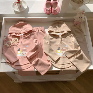 Un nouvel ensemble sweat-shirt à capuche deux pièces pour filles, élégant et tendance, pour l'automne. - Product Image 2