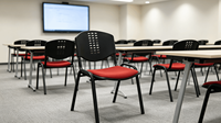 Chaise de conférence exécutive ergonomique moderne en tissu avec dossier solide et base métallique empilable pour bureaux, salles de réunion et écoles