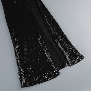 Completo Tre Pezzi da Donna con Shorts e Guanti, Abito Sexy Nero Lucido con Paillettes e Diamanti, Scollo a V e Spacco Alto - Product Image 4
