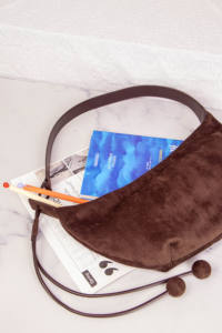 Sac bandoulière vintage en daim givré couleur chocolat pour femme, style bonbon, faible MOQ, qualité supérieure - Product Image 2