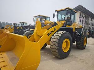Chargeuse sur pneus jaune SDLG956L avec une grande benne et des pneus robustes pour travaux de construction - Product Image 3