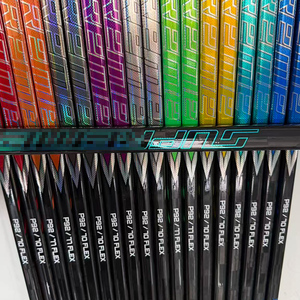 Bâton de hockey sur glace en fibre de carbone de qualité supérieure, léger et durable, JR INT SR, design personnalisé, fabrication en usine pour les achats en gros par les équipes - Product Image 1