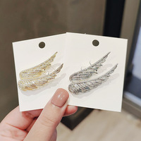 Broche d'ailes haut de gamme conception de plumes rétro broche de niche de personnalité de Corsage de diamant complet pour les FashionGJZ-BXZ051 européens américains