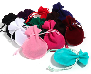 Sacs en velours doux pour le rangement des boucles d'oreilles, ensemble d'emballage de luxe pour bagues, couleur violette - Product Image 2