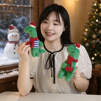 Porte-clés en peluche dinosaure personnalisé, dinosaure en peluche avec chapeau de Père Noël et écharpe, pour la décoration de sacs et de sacs à dos, cadeau de Noël