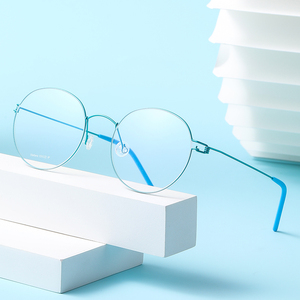 Monturas de Gafas Minimalistas Rectangulares con Patrón Geométrico de Acero Inoxidable Premium, Fotocromáticas y con Protección Anti-Luz Azul - Product Image 2
