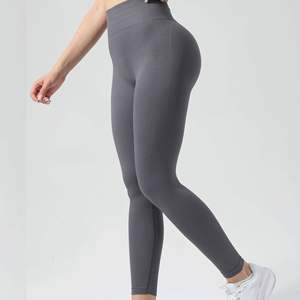 Ensemble de vêtements de sport pour femmes en nylon sans couture, haut de sport à col carré et leggings de yoga à dos nu, haute élasticité - Product Image 1