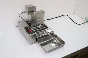 Chất lượng cao <span class=keywords><strong>Mini</strong></span> nhỏ tự động <span class=keywords><strong>Donut</strong></span> Máy làm điện thương mại <span class=keywords><strong>Donut</strong></span> Fryer <span class=keywords><strong>Mini</strong></span> <span class=keywords><strong>Donut</strong></span> Maker để bán - Product Image 4