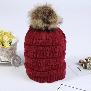 Miễn Phí Vận Chuyển Mùa Đông Beanie Hat Nhãn Tùy Chỉnh Phụ Nữ Monogram Len Dệt Kim Beanie Hat Cap Pom Pom Hat M0200 - Product Image 4