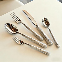 Ensemble de couverts de luxe rétro en acier inoxydable gaufré avec poignée ornée pour dîner formel, banquet et maison