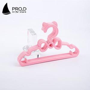 Colgador <span class=keywords><strong>de</strong></span> <span class=keywords><strong>ropa</strong></span> para niños con diseño bonito, colgador <span class=keywords><strong>de</strong></span> <span class=keywords><strong>ropa</strong></span> <span class=keywords><strong>de</strong></span> plástico antideslizante para bebé multifuncional para el hogar - Product Image 3