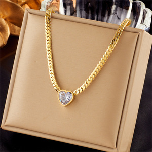 TD 2026 Nuevo Collar de Cadena de Clavícula de Acero Inoxidable Chapado en Oro con Dije de Corazón de Cristal Verde de Moda, Resistente al Deslustre, Joyería de Lujo, Regalo - Product Image 3