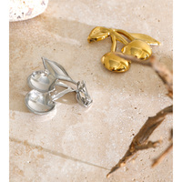 Broche JINYOU 7764 en acier inoxydable plaqué or PVD 18 carats, étanche, avec breloque cerise 3D sculptée, mignonne et élégante