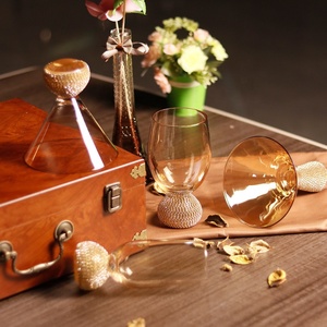 Verre à <span class=keywords><strong>martini</strong></span> 260-450 ml, nouveau modèle 2022, tige épaisse, forme unique, décoration en diamant, cadeau d'affaires durable - Product Image 2