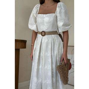 Elegante Vestido Bordado con Corte en A, Escote Cuadrado y Mangas Abullonadas, Cintura Natural, Tejido Transpirable para Uso Diario - Product Image 2